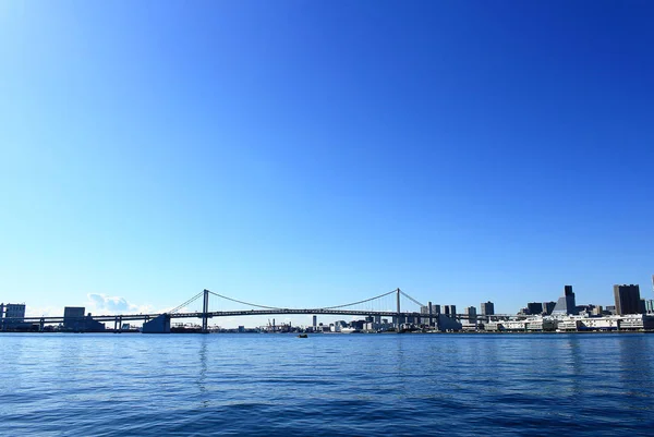 東京湾レインボーブリッジの遠景 — ストック写真