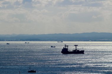 Sahne nerede kargo gemisinde yelken deniz