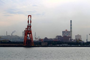 Limanın ağır sanayi bölgesi