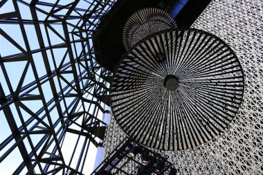 Tavanı geometrik desen alışveriş merkezi