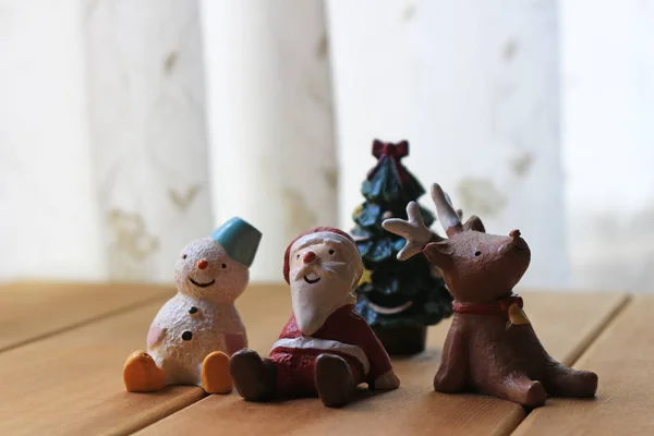 Натюрморт Рождества Хороший Друг Санта Клаус Олень Снеговик Выстраиваются Очередь — стоковое фото