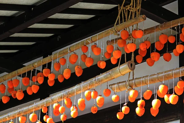 Paysages Ruraux Japonais Suspendus Kaki Séché Dans Les Avant Toits — Photo