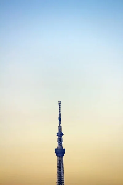 タワー 東京スカイツリー に裏打ちされた黄昏の空 — ストック写真