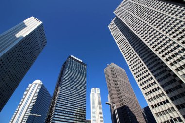 Tokyo Shinjuku içinde gökdelenler toplayan