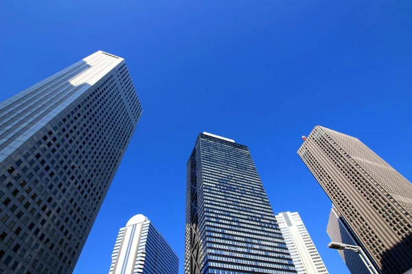Tokyo Shinjuku içinde gökdelenler toplayan