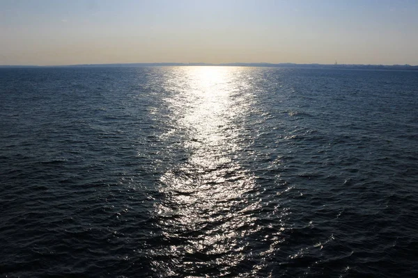 Блакитне Море Світить Сонці — стокове фото