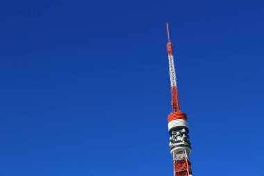Mavi gökyüzü ve Tokyo Tower