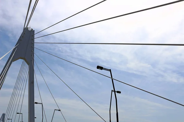 Einfache Moderne Schrägseilbrücke — Stockfoto