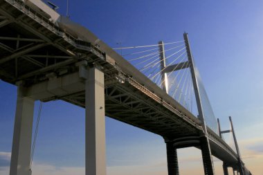 Yokohama Körfezi Köprüsü aşağıdan baktım.