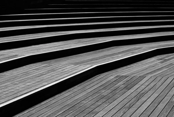 複雑な方法で設計された木製の階段 — ストック写真