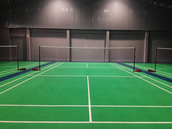 Hatta yeşil badminton Kortu
