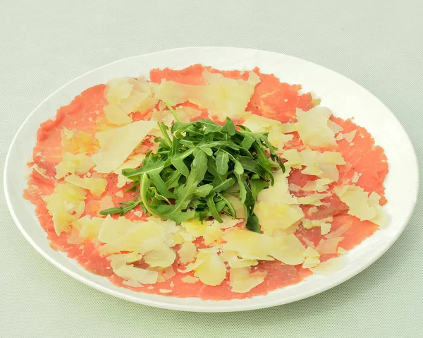 Sığır eti sığır filetosu carpaccio parmesan peyniri ile