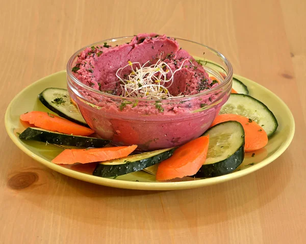 Vegan pancar humus sebze ile