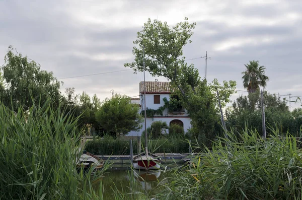 Catarroja bağlantı noktası Albufera için ana erişen biridir. Bağlantı ve iletişim geri kalanı yetersiz olduğu zaman zaman diğer konumlarla gezinti sendikadan bir noktası oldu.