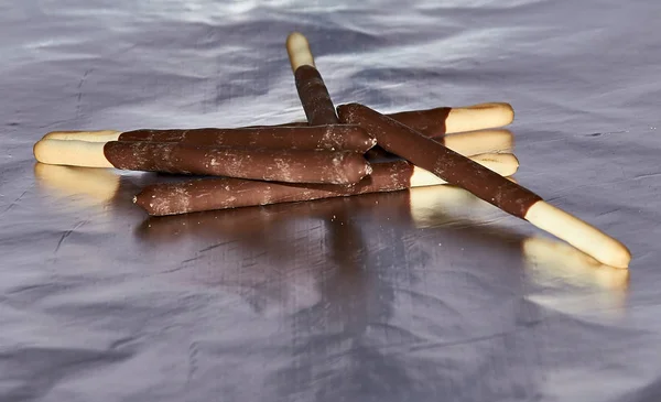 Öğünler arası atıştırmalıklar için çikolata ve rosquilleta.