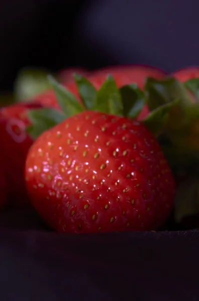 En haug med jordbær – stockfoto