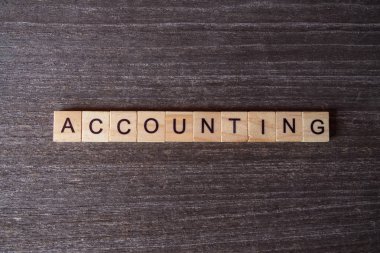 Tahta blokların toplanmasıyla ilgili işler.