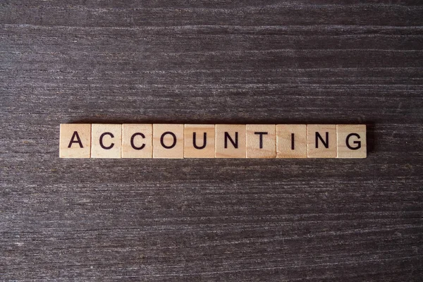 Tahta blokların toplanmasıyla ilgili işler.