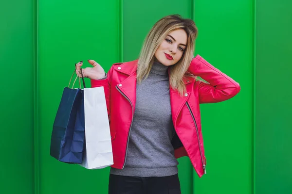 Hermosa Chica Rubia Compras Con Bolsas —  Fotos de Stock