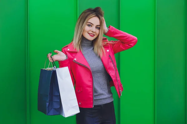Hermosa Chica Rubia Compras Con Bolsas —  Fotos de Stock