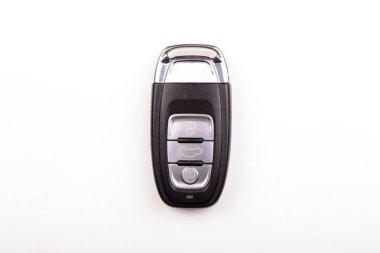 araba anahtarı beyaz arkaplanda izole edildi