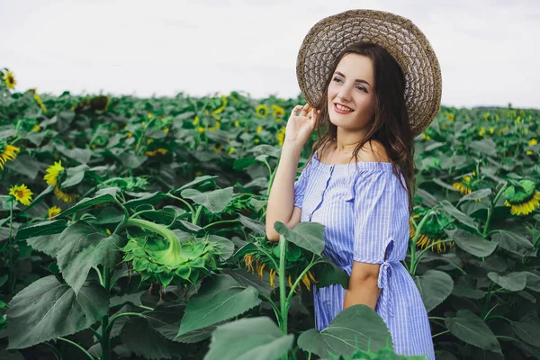 Young Beautiful Girl Dress Hat Field Sunflowers — Stock Photo, Image