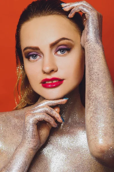 High Fashion Modell Mädchen Bunten Hellen Flicken Glitzern Studio Auf — Stockfoto