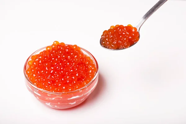 Caviar Rojo Tazón Vidrio Con Cuchara Aislada Sobre Fondo Blanco —  Fotos de Stock