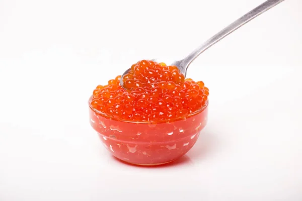 Röd Kaviar Glasskål Med Sked Isolerad Vit Bakgrund — Stockfoto