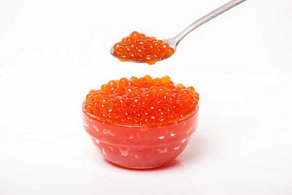 Caviar Vermelho Tigela Vidro Com Colher Isolada Fundo Branco — Fotografia de Stock