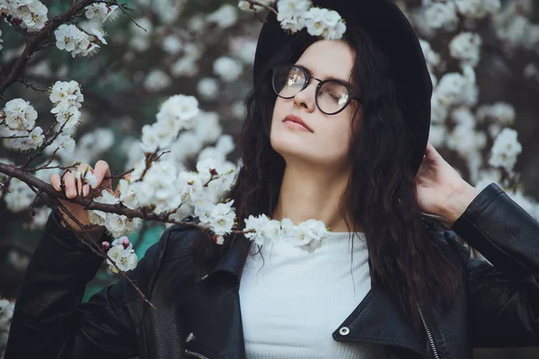 Outdoor Spring Portrait Fashion Sensual Young Girl Posing Amazing Blooming — Stock Photo, Image