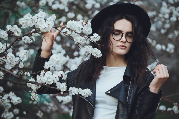 Outdoor Spring Portrait Fashion Sensual Young Girl Posing Amazing Blooming — Stock Photo, Image