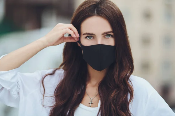 Covid Pandemic Coronavirus Girl Protective Mask Viruses Her Face City — Stock Photo, Image