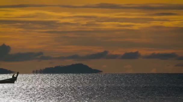Довгий Хвіст Човни Sunset Пейзажі Капелюсі Chao Mai Національний Парк — стокове відео