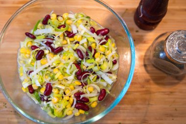 Mısır, Barbunya ve pırasa salata görünümü Kapat 