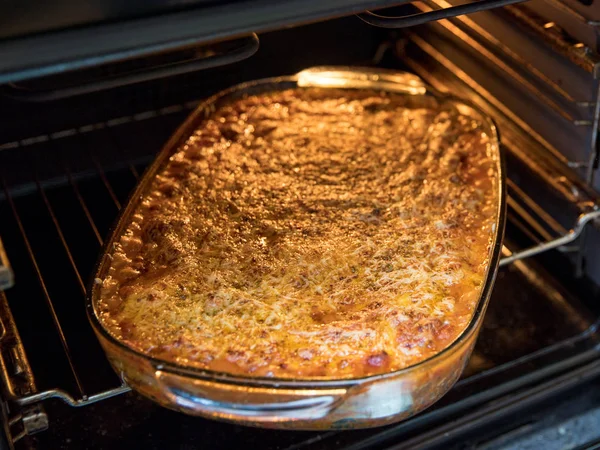 Lasagne Bolognese Met Kaas Glas Pan Bakken — Stockfoto