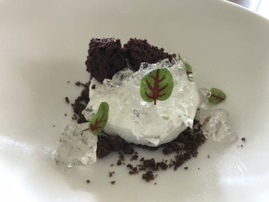 Jöle ile deconstructed brownie kek