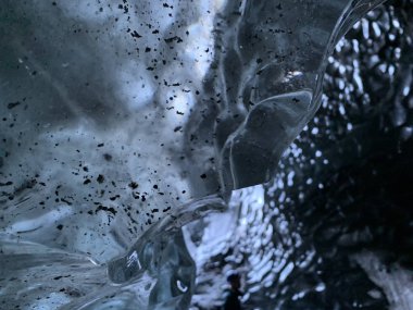 Buzda sıkışmış toprak