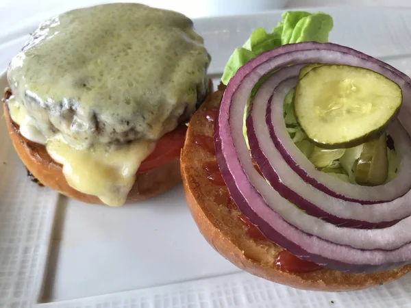 Klasický sýrový Burger — Stock fotografie