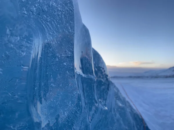 Vägg av is i en glaciär Stockbild