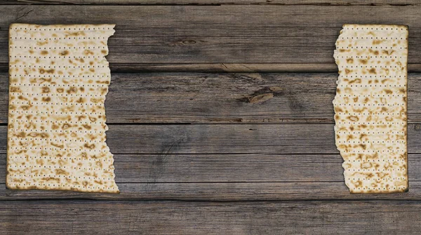 Zwei Matza Oder Matzastücke Auf Einem Vintage Holz Hintergrund Mit — Stockfoto