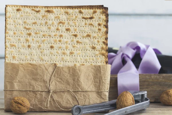 Pack Matzá Matza Vino Tinto Kosher Sobre Fondo Madera Vintage —  Fotos de Stock