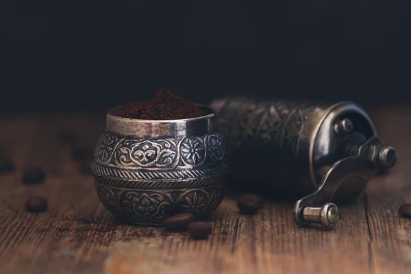 Fresh ground coffee in a vintage metal manual manual coffee grinder — Stock Photo, Image