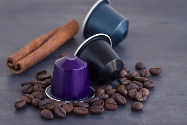 Capsule Cialde Caffè Espresso Italiano Fondo Pietra Scura Marmo Con — Foto Stock