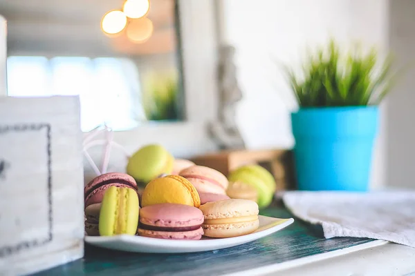 Colorful Cookies Macaroons Vintage Table — Stock Photo, Image