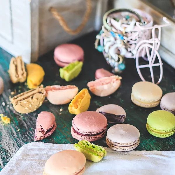 Colorful Cookies Macaroons Vintage Table — Stock Photo, Image