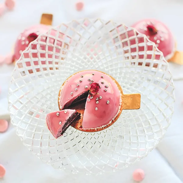 Beautiful Pink Cake Cut — Stock Photo, Image