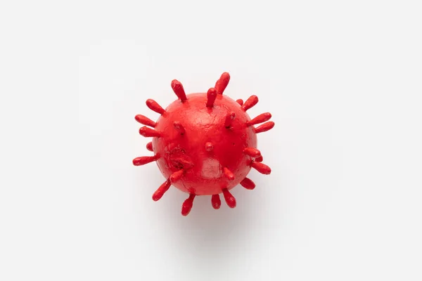 一张红色病毒雕塑的照片受2020年Covid 19封锁启发的艺术品 — 图库照片
