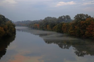 Akşam Oka Nehri üzerinde.