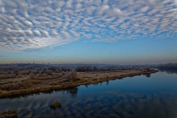 La transición del otoño al invierno es un gran momento en la naturaleza . —  Fotos de Stock